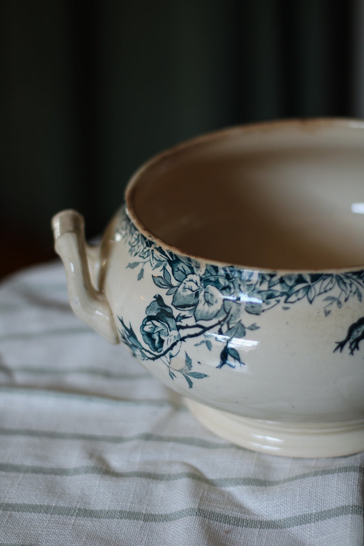 Antique French L’Oréal Porcelaine Opaque Soupière